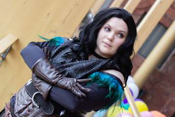 Desucon 2022 » Kisaajakuvat » CCCC - AtricolorKei: Yennefer of Vengerberg
