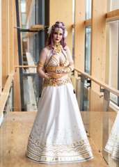 Desucon 2022 » Kisaajakuvat » CCCC - Natali Da'Jeannette: Scheherazade