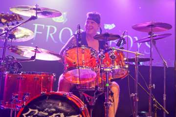 26061320470336