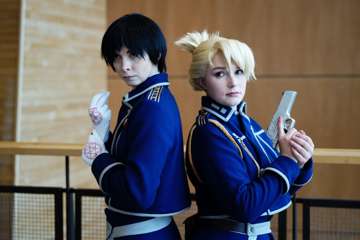 Desucon Frostbite 2024 » Kisaajakuvat » ECG-kilpailijakuvat » Umiyo & Vivilan - Riza Hawkeye & Roy Mustang