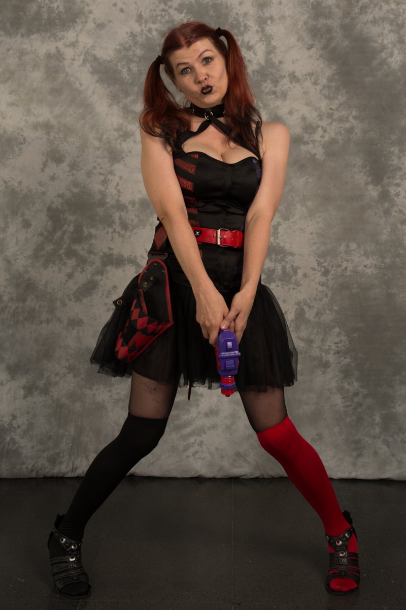 Finncon_2016_-_Kisaaja_07_-_Anu_Korpinen2C_Harley_Quinn2C_Batman_2-3