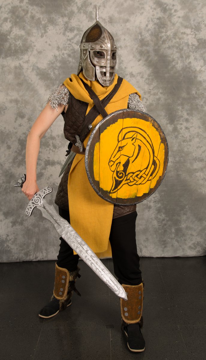 Finncon_2016_-_Kisaaja_14_-_Kerttu_Vahanen2C_Whiterun_Guard2C_Skyrim_1-5