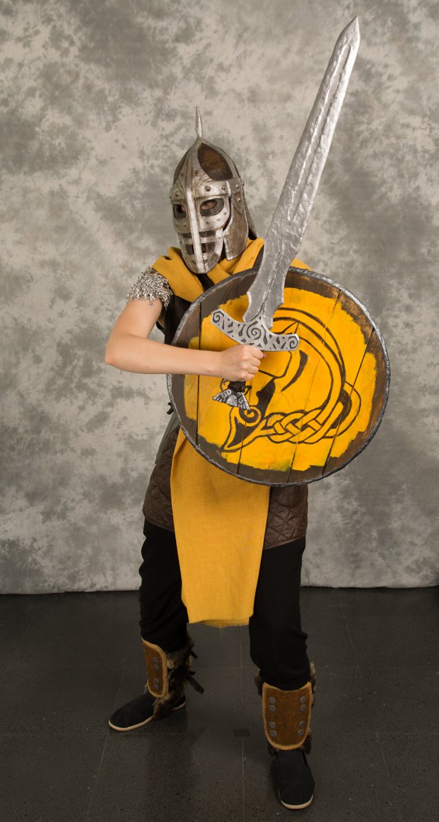 Finncon_2016_-_Kisaaja_14_-_Kerttu_Vahanen2C_Whiterun_Guard2C_Skyrim_2-5