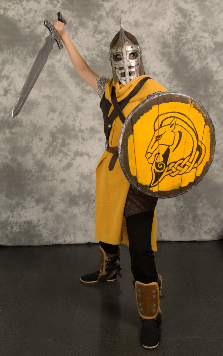 Finncon_2016_-_Kisaaja_14_-_Kerttu_Vahanen2C_Whiterun_Guard2C_Skyrim_3-5