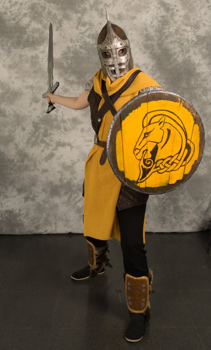 Finncon_2016_-_Kisaaja_14_-_Kerttu_Vahanen2C_Whiterun_Guard2C_Skyrim_4-5