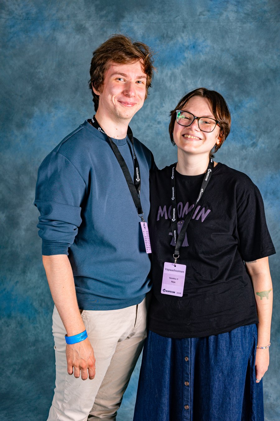 250726_Ropecon26_kuvausseinä_klo15-18_JackyLaw_106