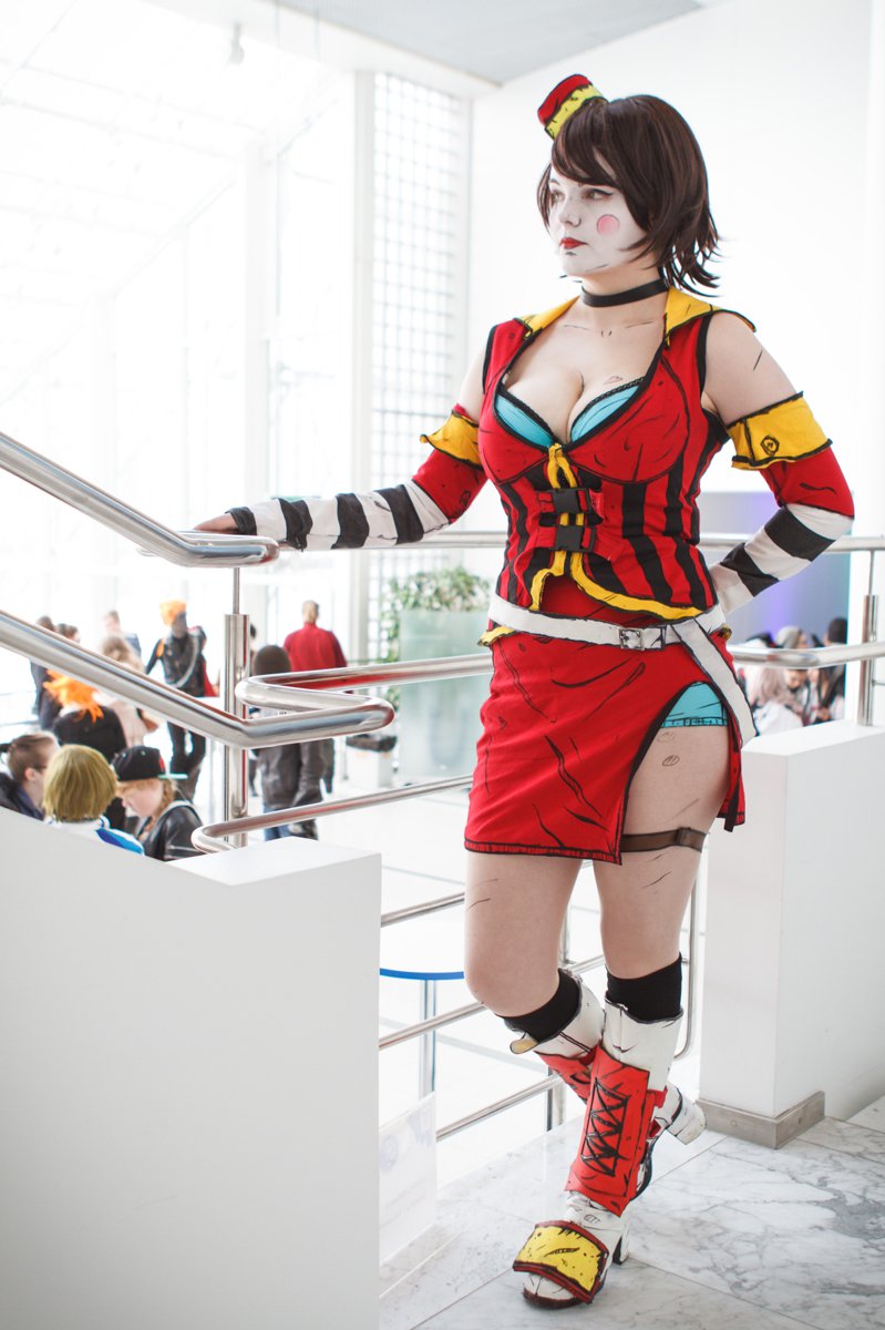 moon-moxxi-i-010