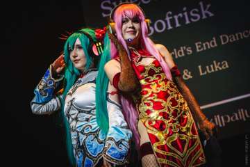 Tracon (2024) » Kuvia ohjelmanumeroista » Cosplaykilpailu: WCS ja NCC -karsinnat, Ryhmäpukukilpailu, Photoshootkilpailut