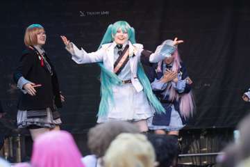 Tracon (2024) » Kuvia ohjelmanumeroista » Prismatic Monochrome: Volume UP!!⤴ Vocaloid Live