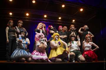 Tracon (2025) » Kuvia Ohjelmanumeroista » Mahou Shoujo KiraKiraWakuWakuDokiDokiSMILE vs. End of the World