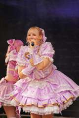 TRA06171-Prismatic_Monochrome_Tracon2026_emilmeemu_no_23