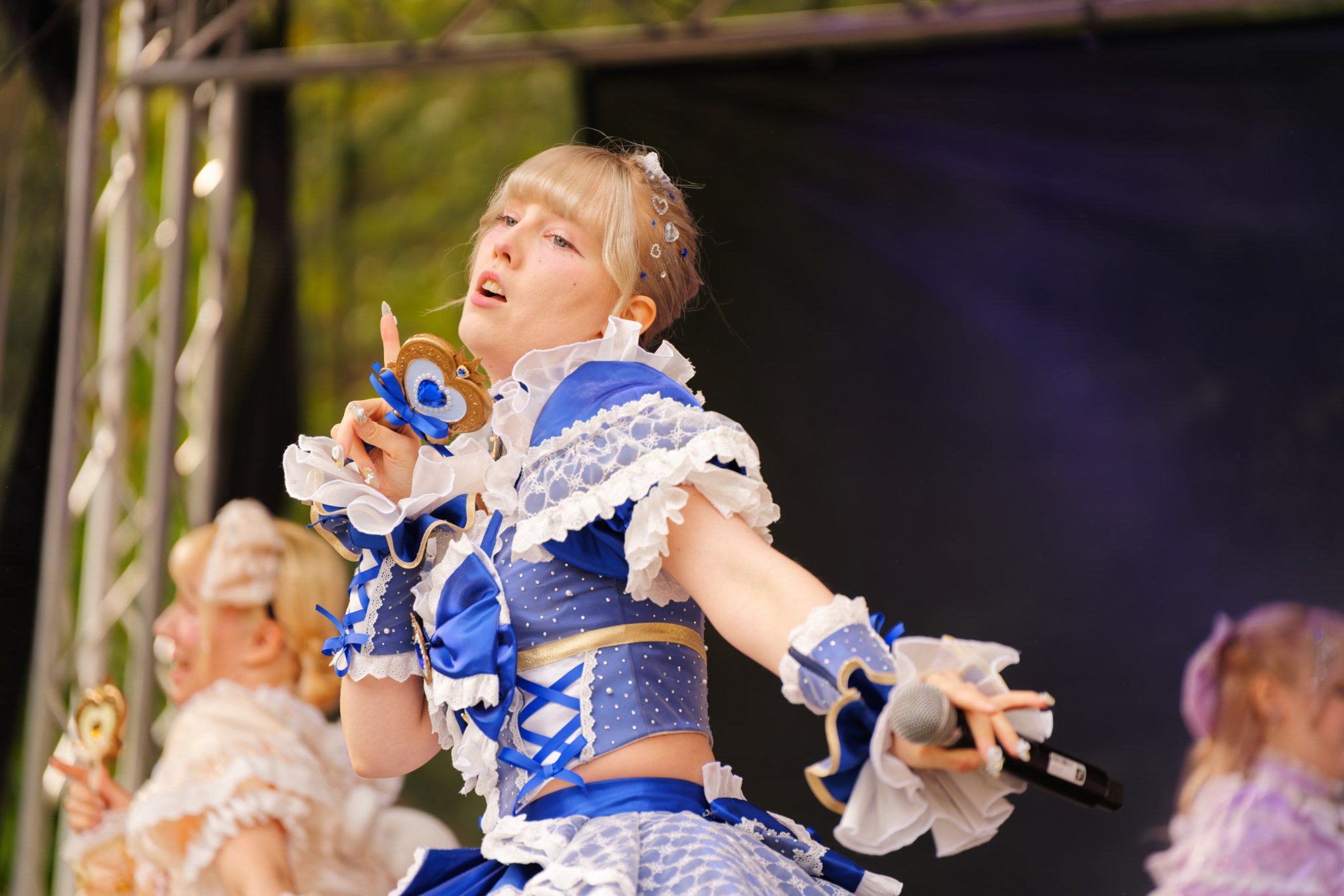 TRA06183-Prismatic_Monochrome_Tracon2026_emilmeemu_no_26