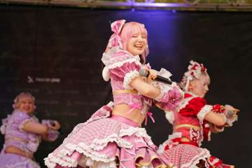 TRA06185-Prismatic_Monochrome_Tracon2026_emilmeemu_no_27