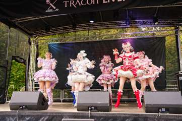 TRA06187-Prismatic_Monochrome_Tracon2026_emilmeemu_no_28