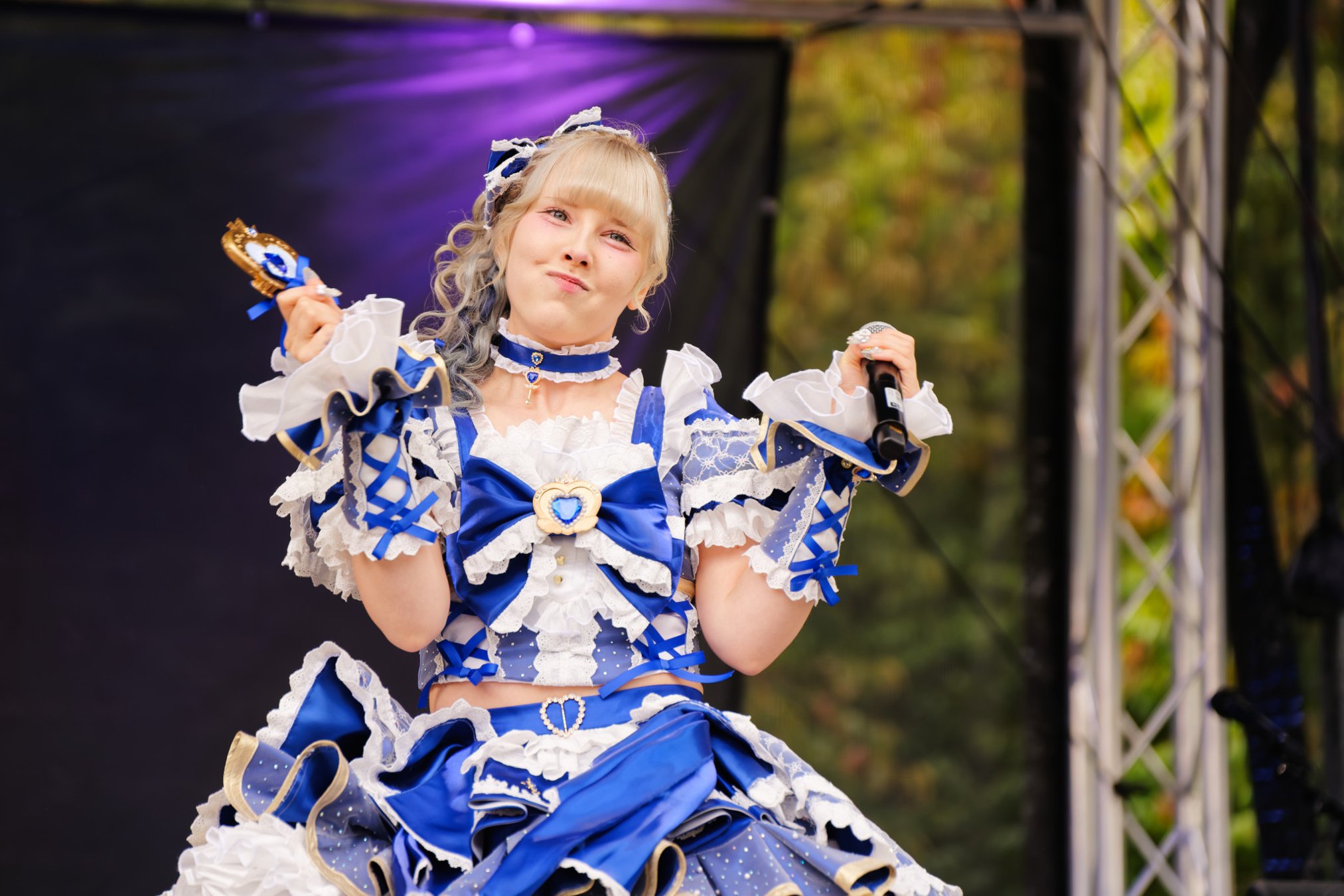 TRA06214-Prismatic_Monochrome_Tracon2026_emilmeemu_no_40