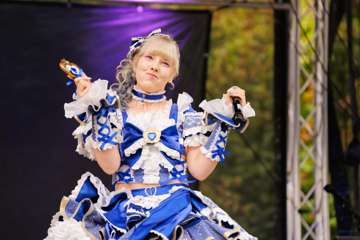 TRA06214-Prismatic_Monochrome_Tracon2026_emilmeemu_no_40