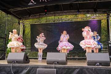 TRA06243-Prismatic_Monochrome_Tracon2026_emilmeemu_no_51