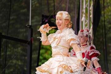 TRA06244-Prismatic_Monochrome_Tracon2026_emilmeemu_no_52