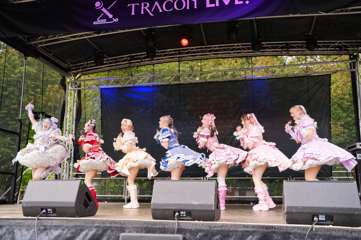 TRA06261-Prismatic_Monochrome_Tracon2026_emilmeemu_no_62