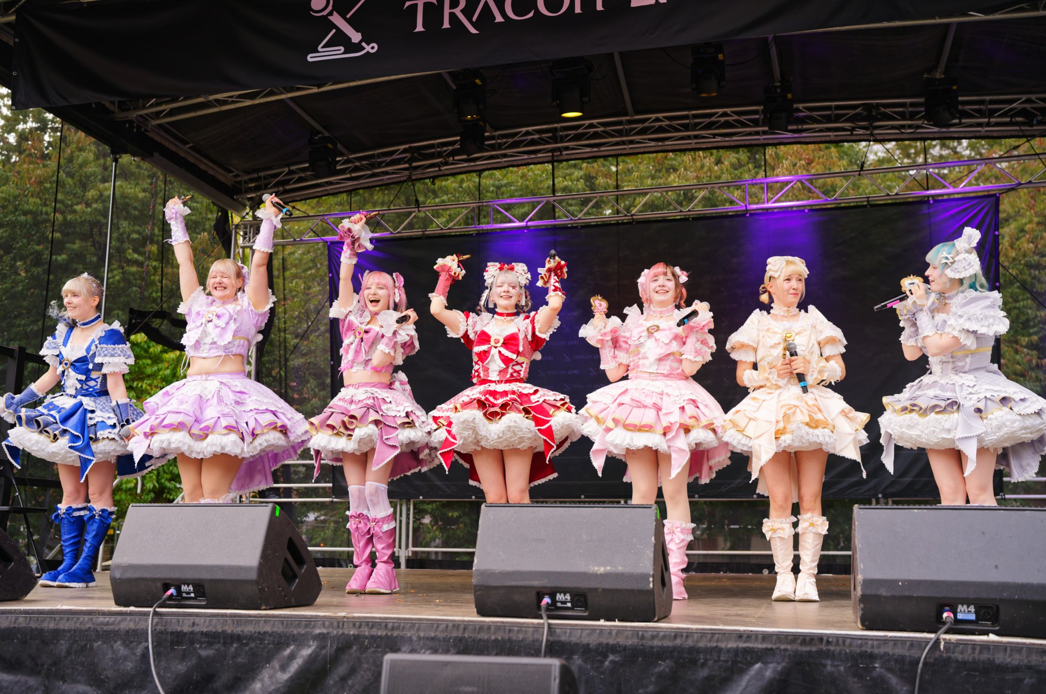 TRA06301-Prismatic_Monochrome_Tracon2026_emilmeemu_no_78