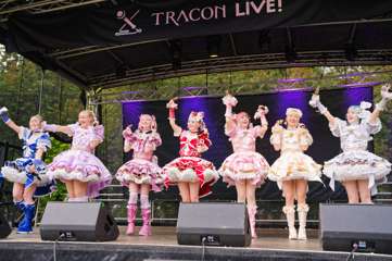 TRA06302-Prismatic_Monochrome_Tracon2026_emilmeemu_no_79