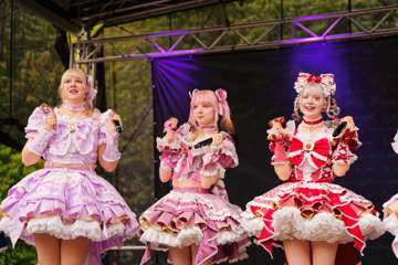 TRA06304-Prismatic_Monochrome_Tracon2026_emilmeemu_no_81