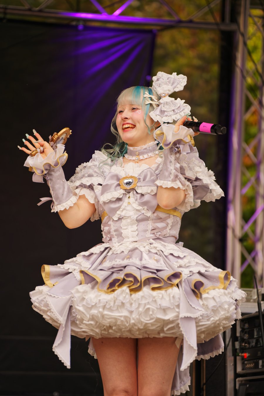 TRA06356-Prismatic_Monochrome_Tracon2026_emilmeemu_no_107