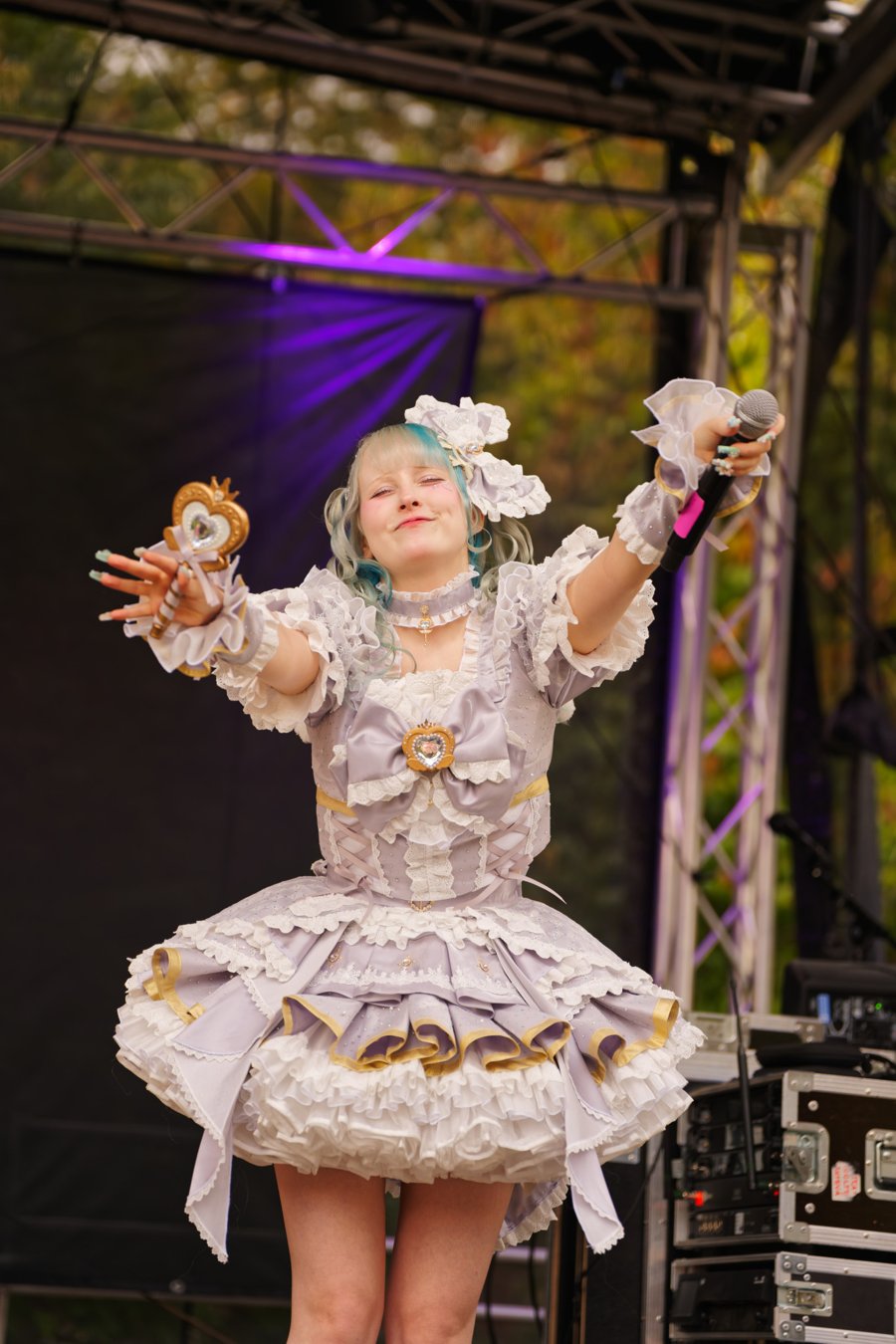 TRA06363-Prismatic_Monochrome_Tracon2026_emilmeemu_no_109