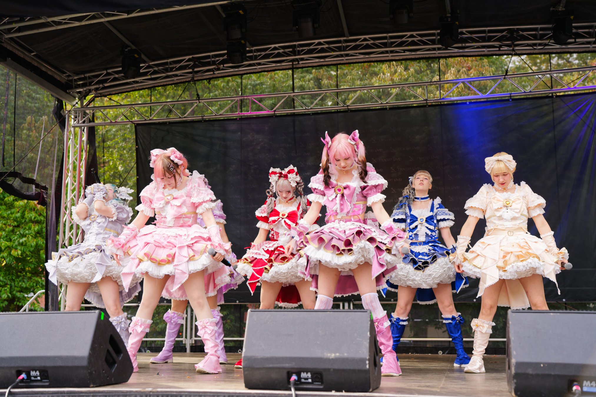 TRA06367-Prismatic_Monochrome_Tracon2026_emilmeemu_no_113