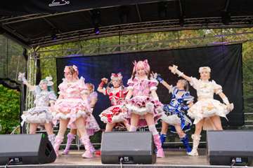 TRA06368-Prismatic_Monochrome_Tracon2026_emilmeemu_no_114