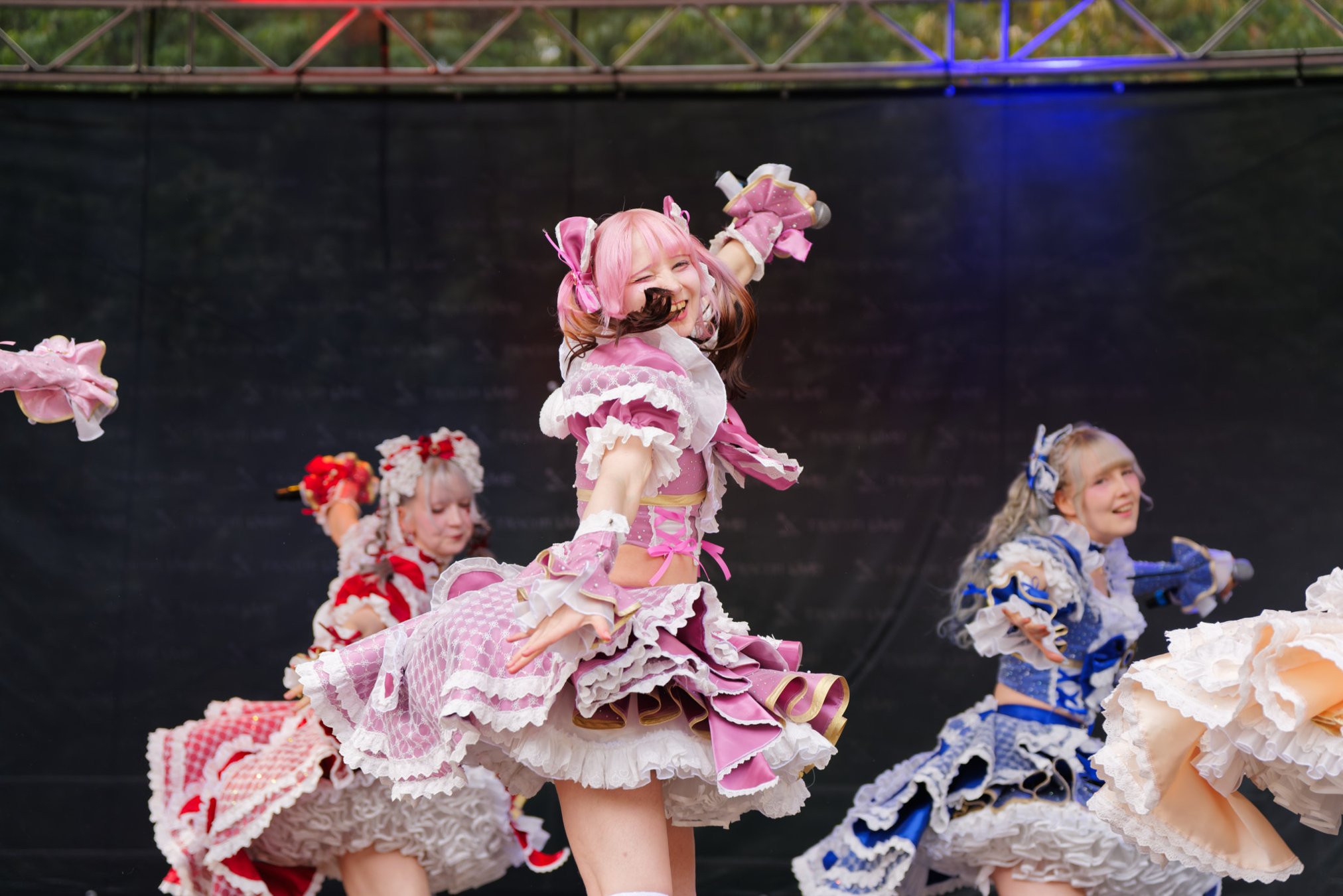 TRA06373-Prismatic_Monochrome_Tracon2026_emilmeemu_no_117