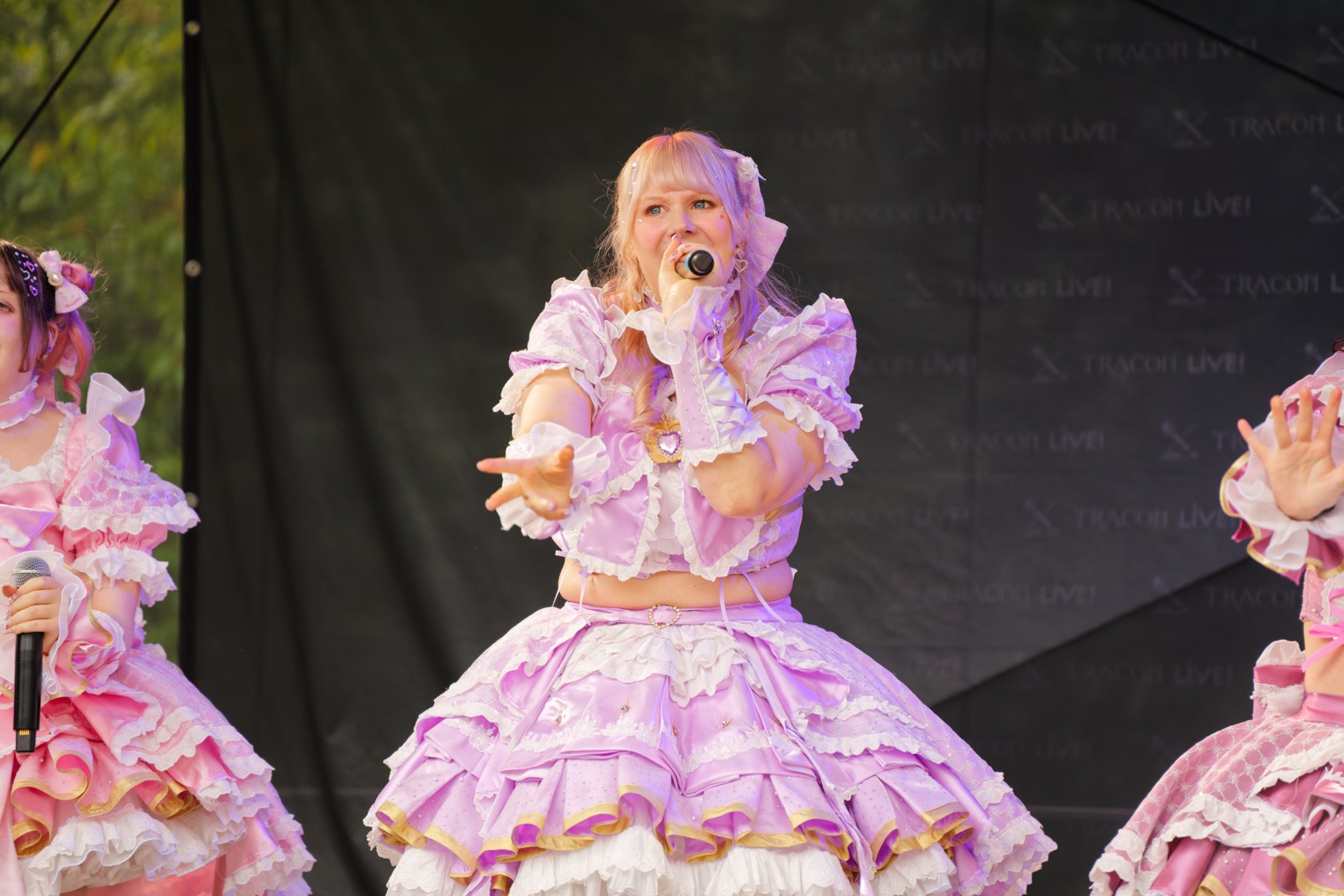 TRA06385-Prismatic_Monochrome_Tracon2026_emilmeemu_no_123