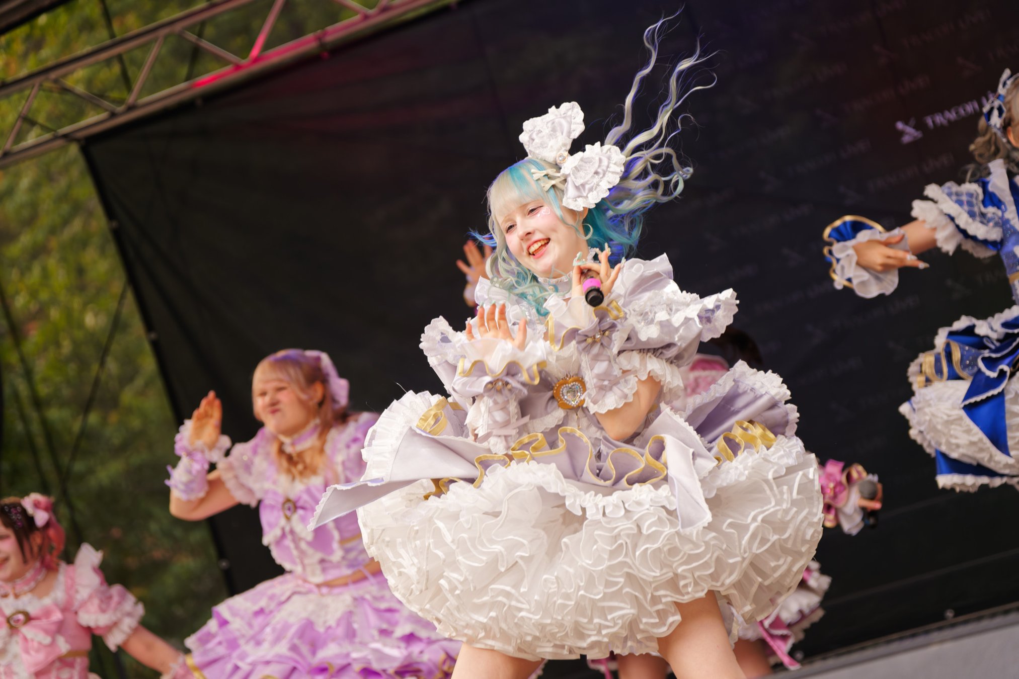 TRA06389-Prismatic_Monochrome_Tracon2026_emilmeemu_no_125