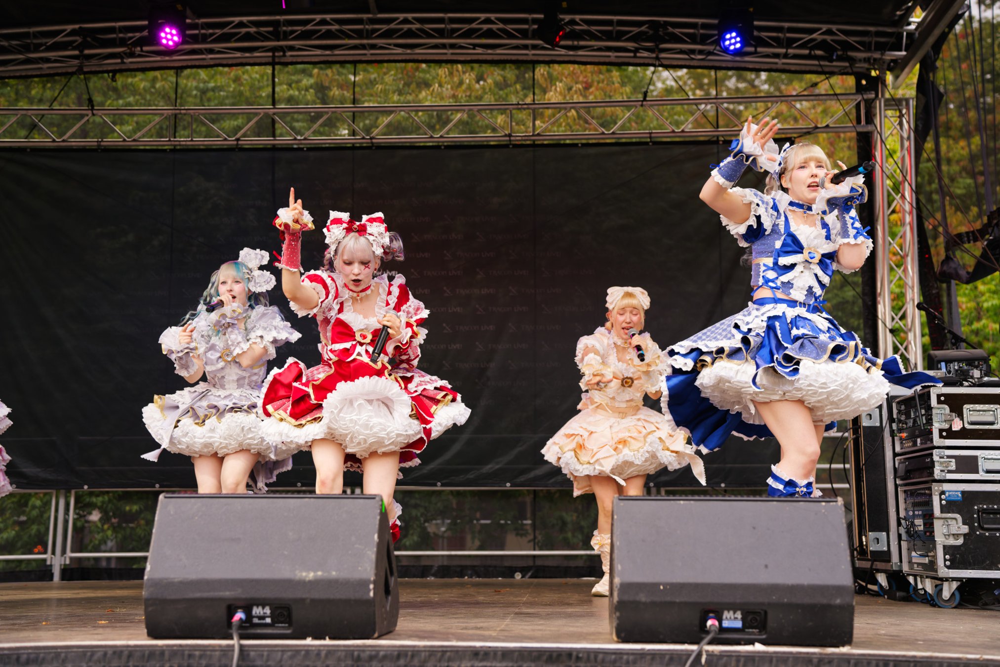 TRA06401-Prismatic_Monochrome_Tracon2026_emilmeemu_no_130