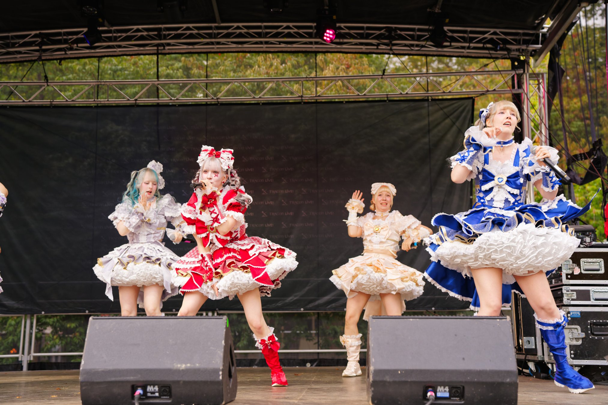 TRA06402-Prismatic_Monochrome_Tracon2026_emilmeemu_no_131