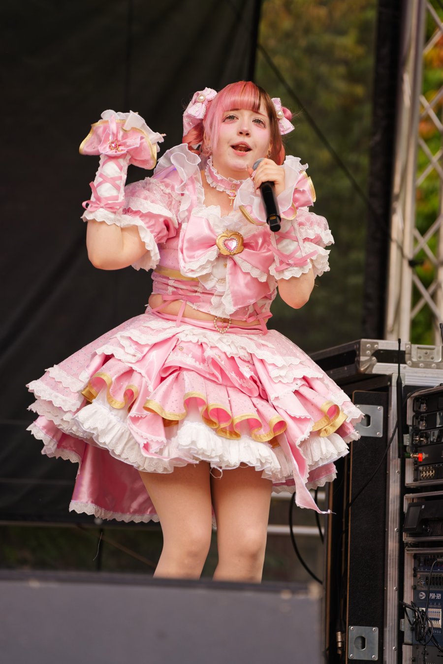 TRA06421-Prismatic_Monochrome_Tracon2026_emilmeemu_no_137