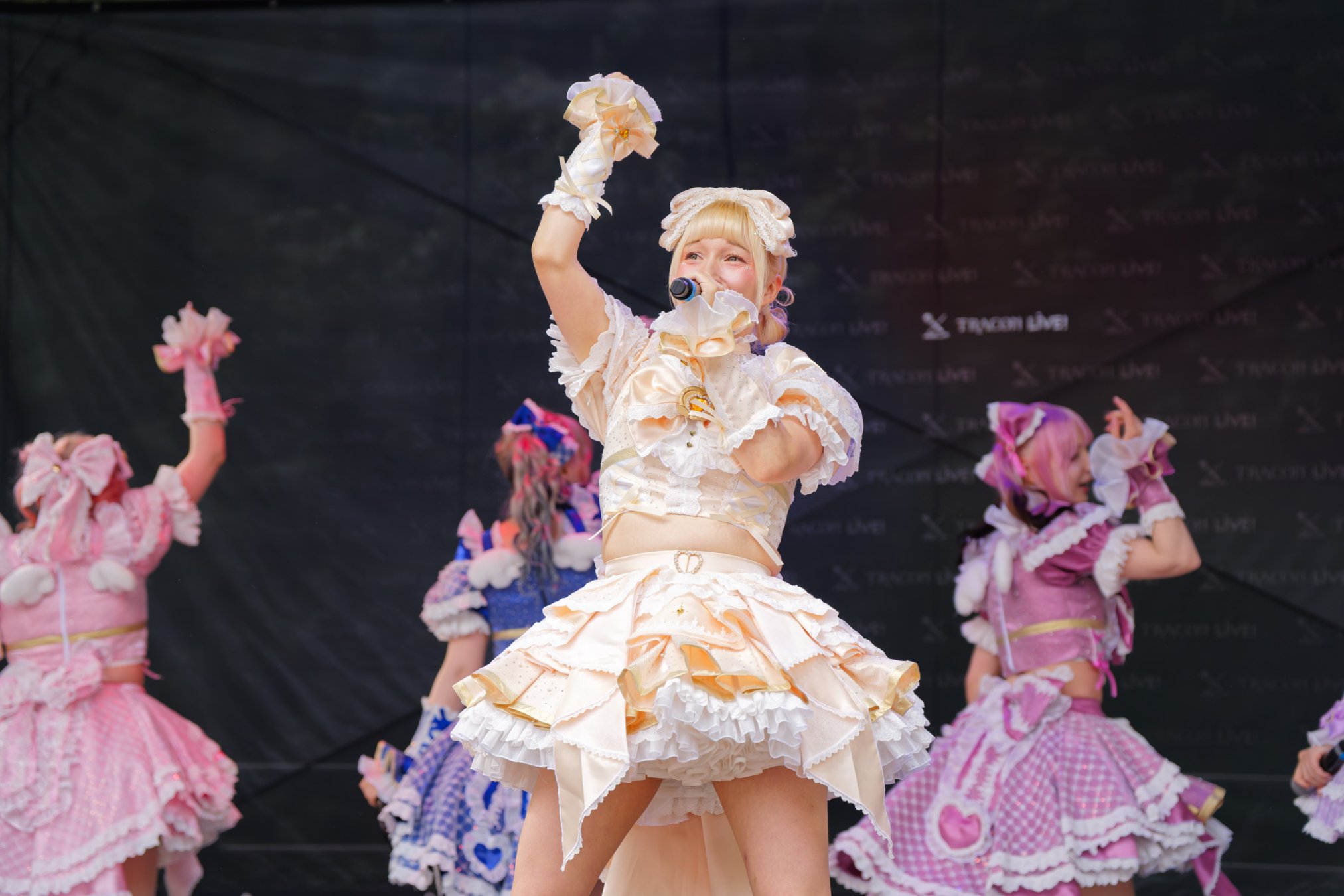 TRA06425-Prismatic_Monochrome_Tracon2026_emilmeemu_no_140