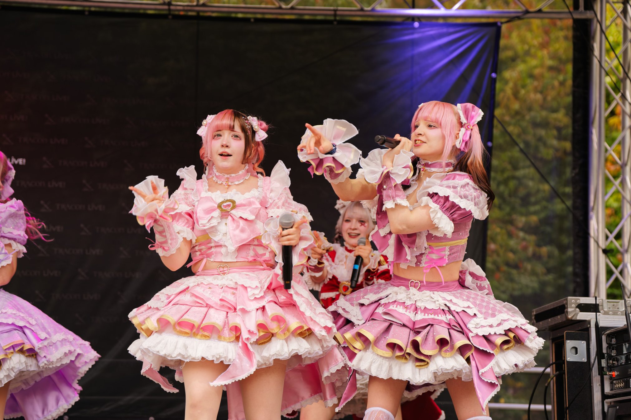 TRA06434-Prismatic_Monochrome_Tracon2026_emilmeemu_no_145