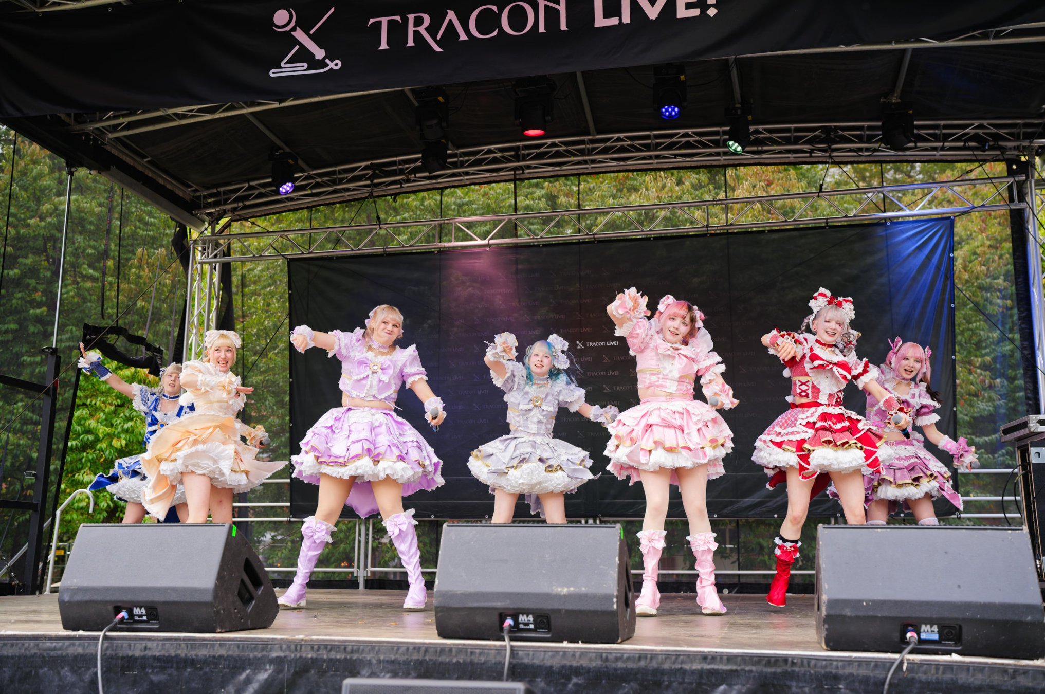 TRA06442-Prismatic_Monochrome_Tracon2026_emilmeemu_no_150