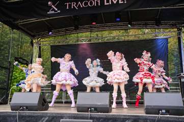 TRA06442-Prismatic_Monochrome_Tracon2026_emilmeemu_no_150