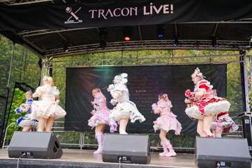 TRA06444-Prismatic_Monochrome_Tracon2026_emilmeemu_no_151