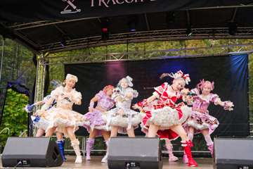 TRA06449-Prismatic_Monochrome_Tracon2026_emilmeemu_no_155