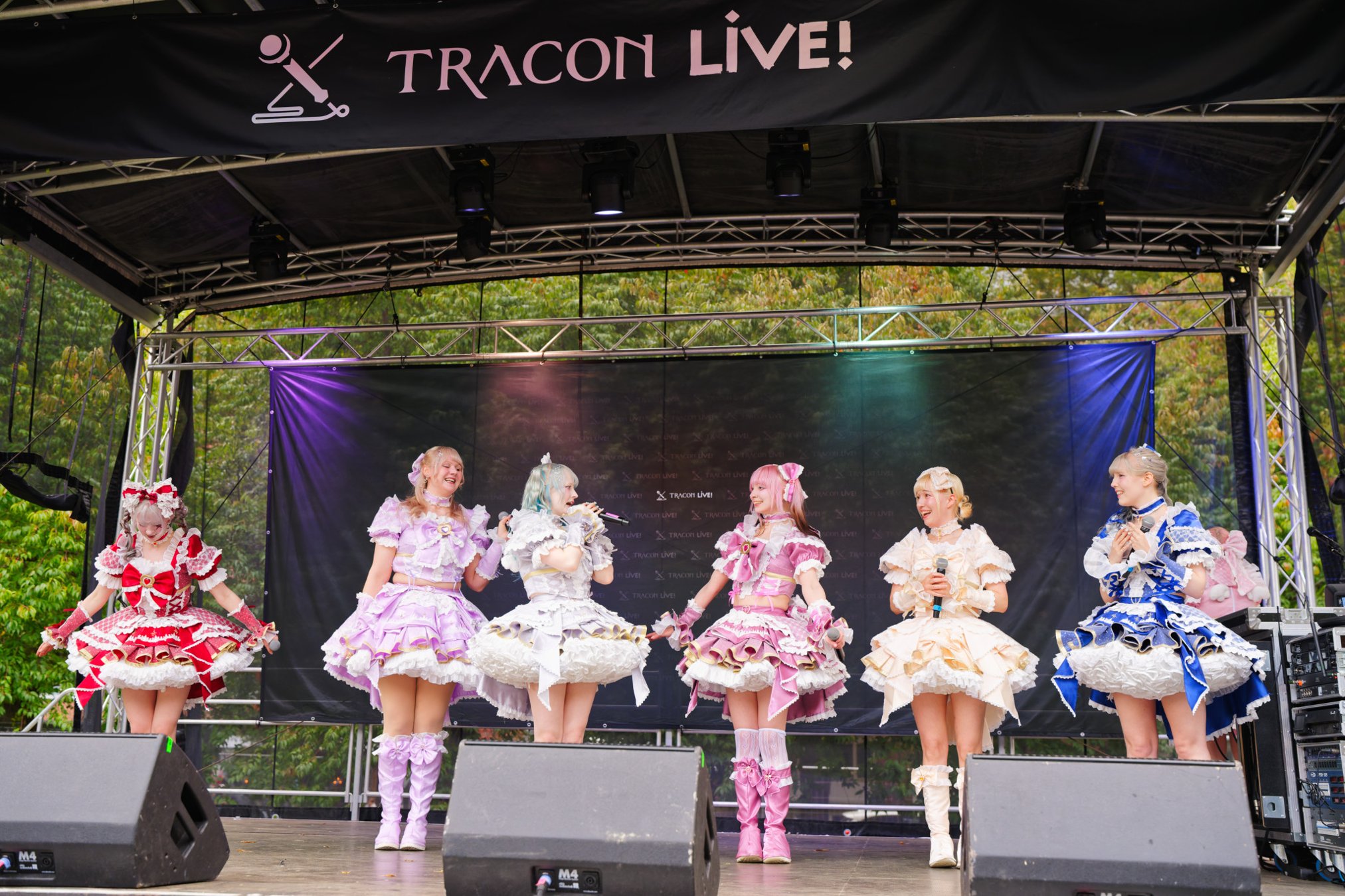 TRA06456-Prismatic_Monochrome_Tracon2026_emilmeemu_no_159