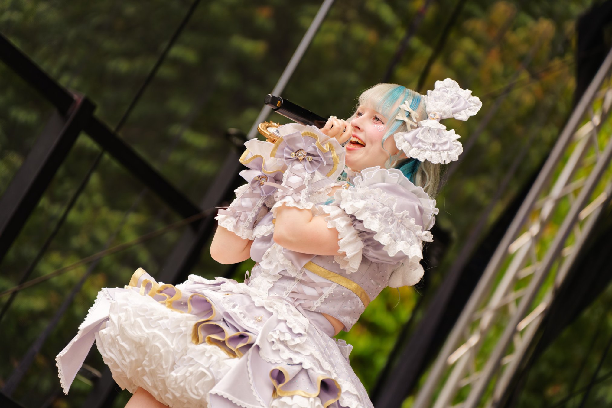 TRA06485-Prismatic_Monochrome_Tracon2026_emilmeemu_no_172