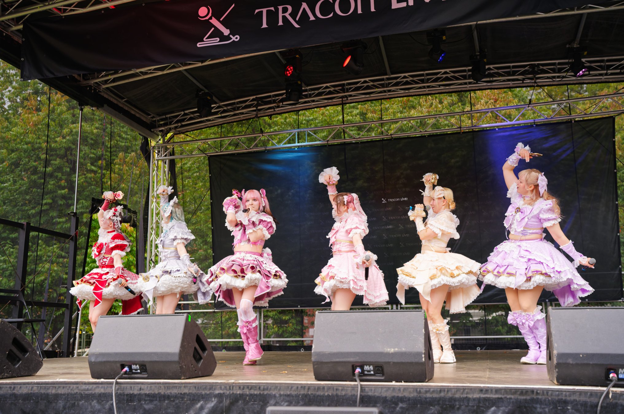 TRA06491-Prismatic_Monochrome_Tracon2026_emilmeemu_no_175