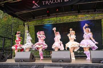 TRA06491-Prismatic_Monochrome_Tracon2026_emilmeemu_no_175