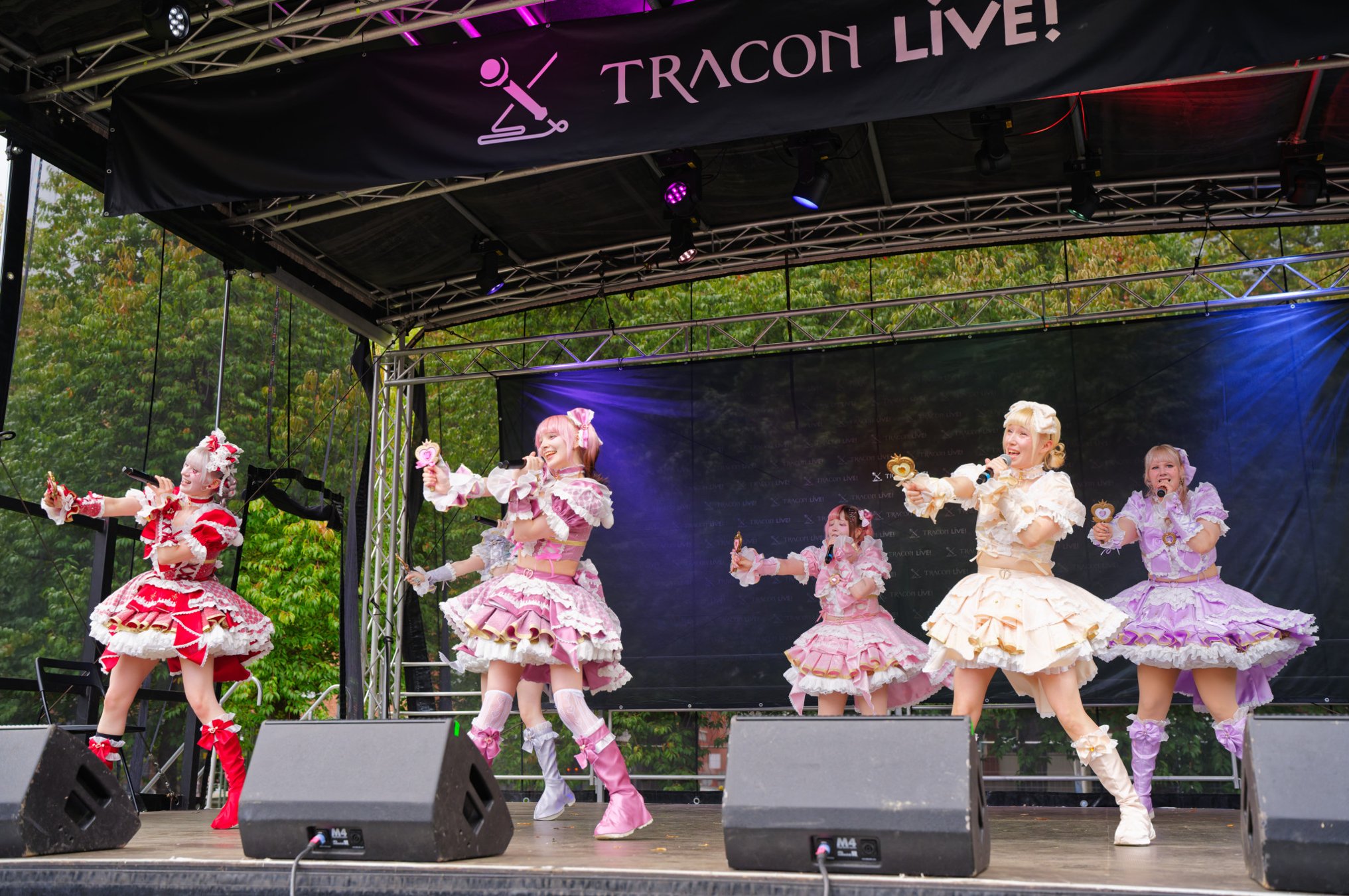 TRA06492-Prismatic_Monochrome_Tracon2026_emilmeemu_no_176