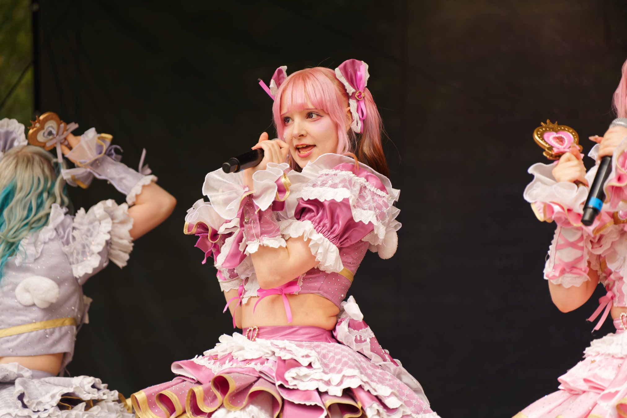 TRA06502-Prismatic_Monochrome_Tracon2026_emilmeemu_no_180