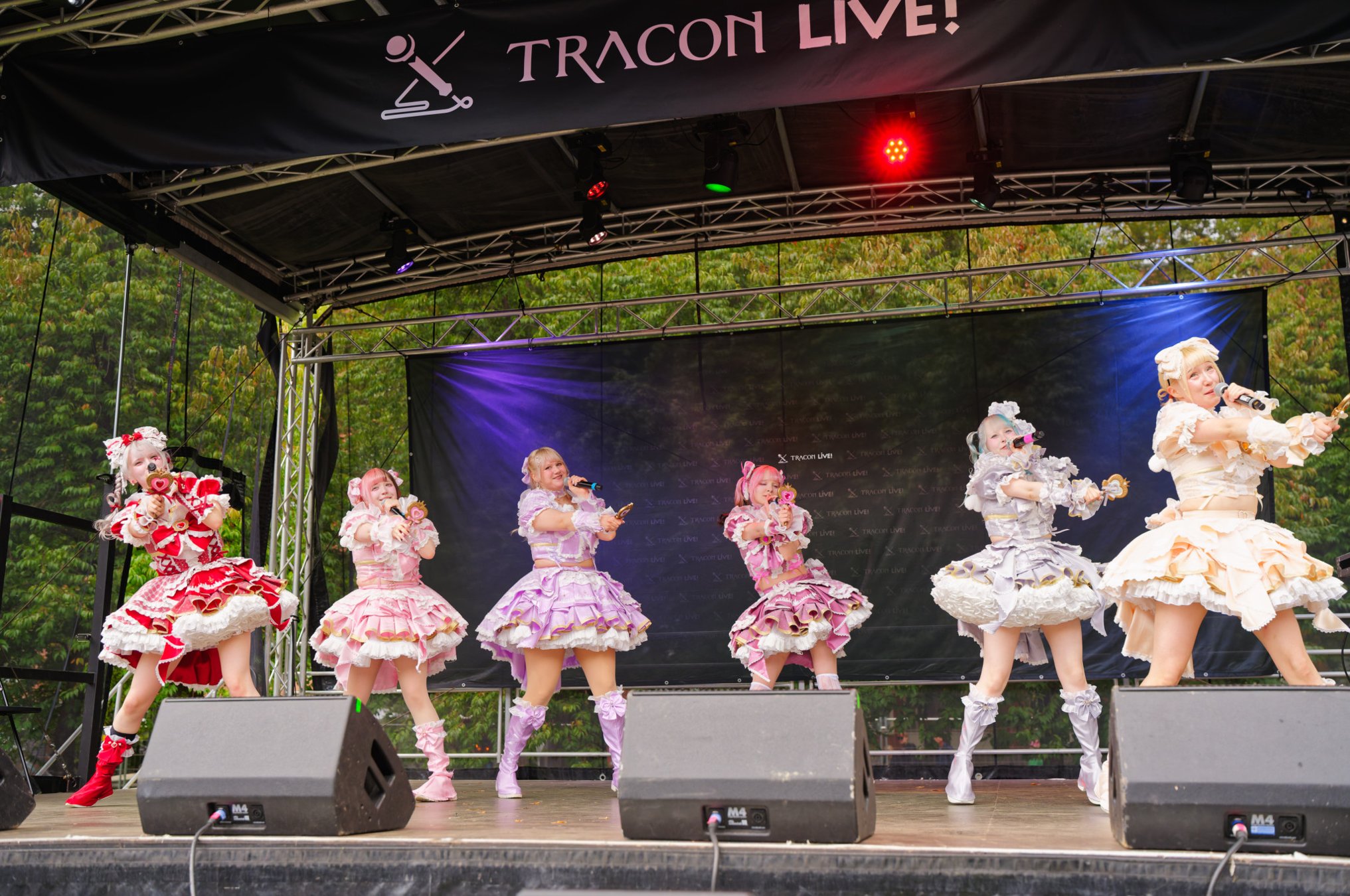 TRA06523-Prismatic_Monochrome_Tracon2026_emilmeemu_no_190