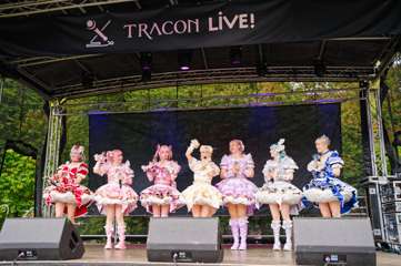 TRA06543-Prismatic_Monochrome_Tracon2026_emilmeemu_no_201